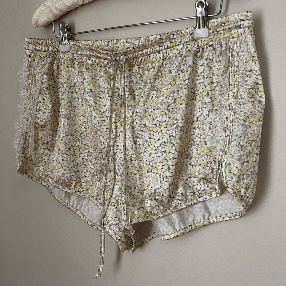 Jason Wu Pajama Shorts Lace Trim Satin Runner Stretch Yellow Floral Comfy Cute - Picture 3 of 11
